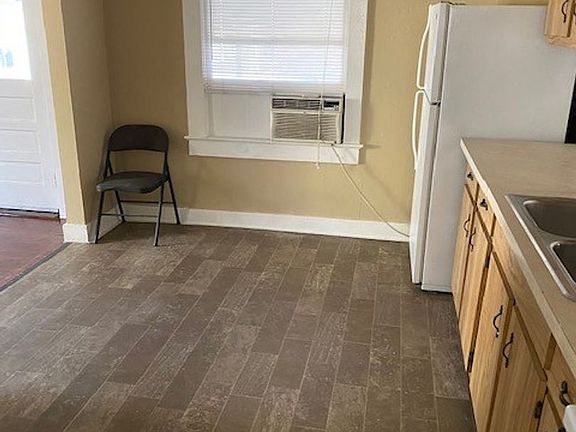 4th image of 735 N Westmoreland Dr #729-1