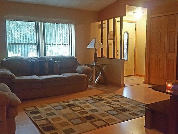 3rd image of 226 Wheatfield Dr