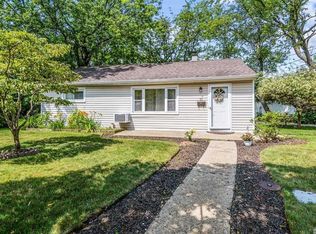 27 Kevin Ln, Bethpage, NY 11714
