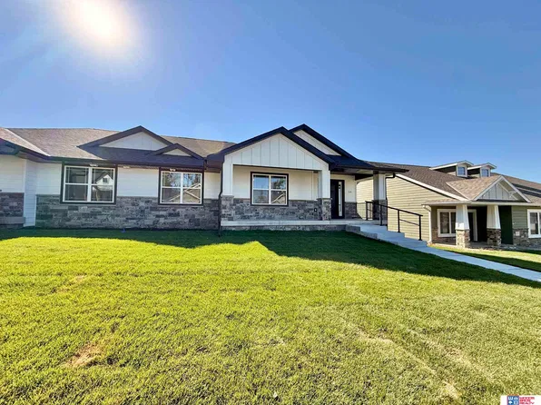1141 Ironwood Dr, Seward, NE 68434