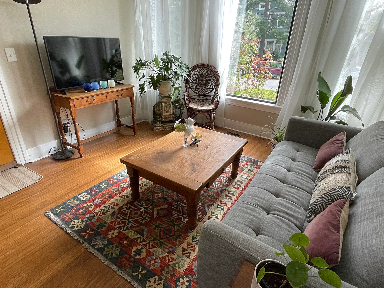 2 bed, 1060 sqft, $3,100 — Photo 3