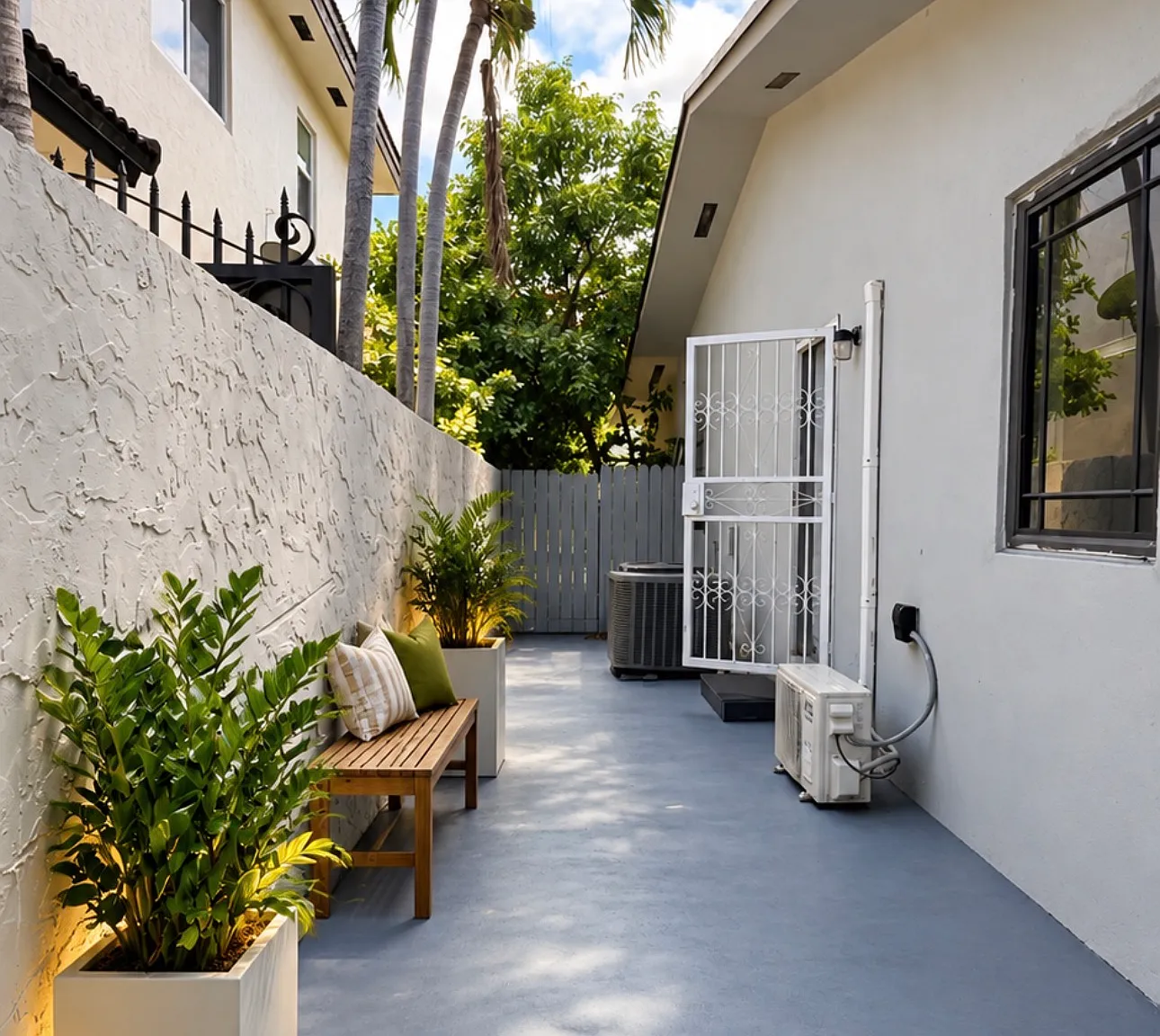 13720 SW 32nd St — Photo 1