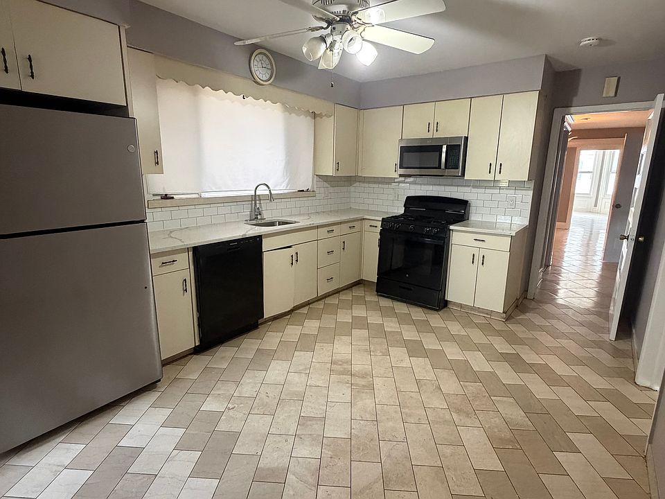 1st image of 375 Walnut St Floor 1