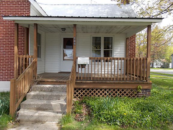 3rd image of 209 E Broadway Ave