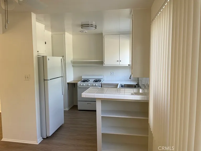 630 San Vicente Blvd #B — Photo 4