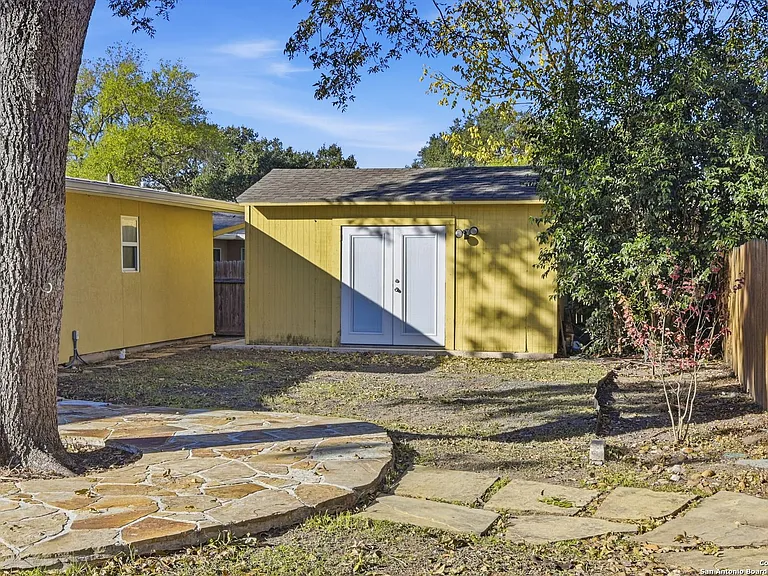 415 Calumet Pl — Photo 33