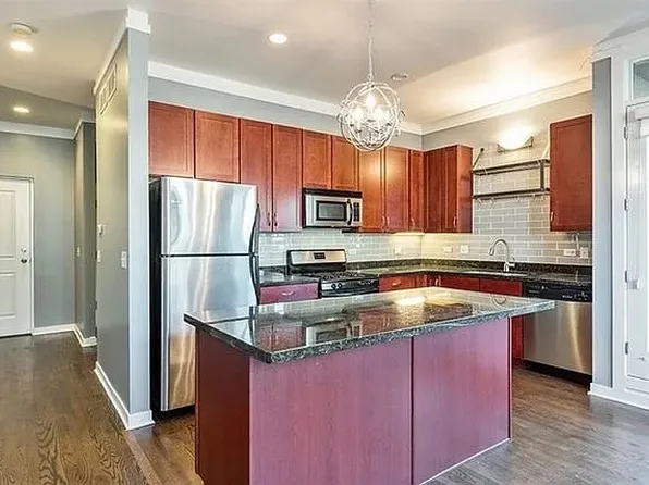 2065 N Kedzie Ave #104, Chicago, IL 60647