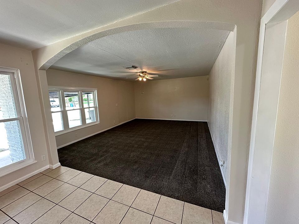 1st image of 3327 Pollydale Ave