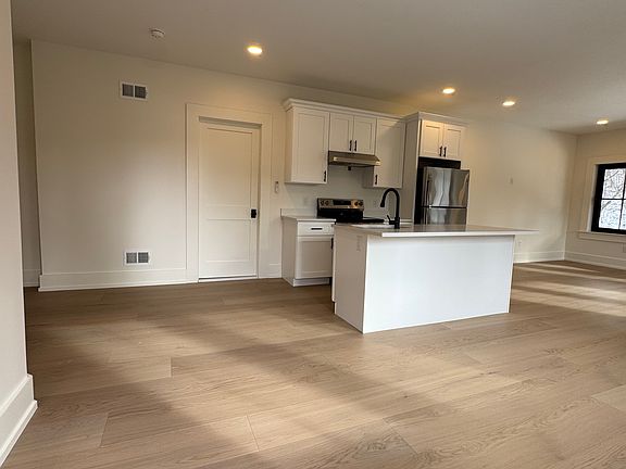 3rd image of 379 Piermont Ave Floor 2