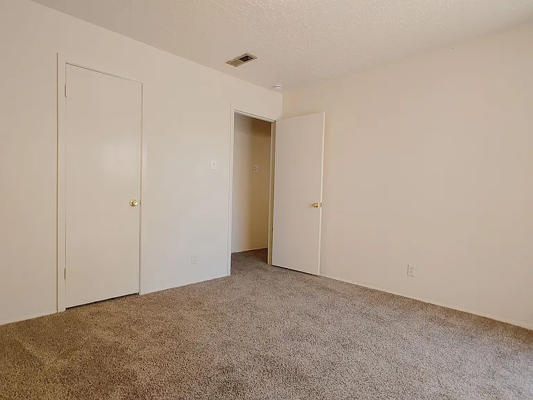 208 General Marshall St NE — Photo 6