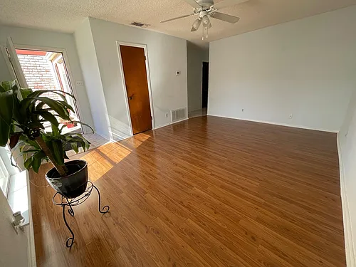 4911 Arbor Ridge Dr Photo 1