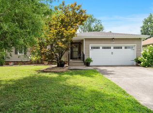 1120 E Oak Tree Ln, Springfield, MO 65810