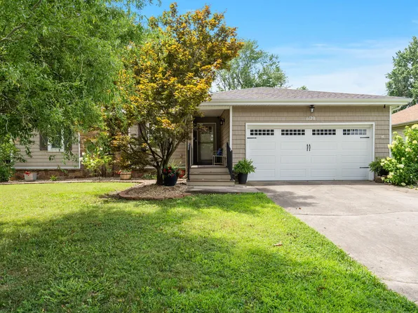 1120 E Oak Tree Lane, Springfield, MO 65810
