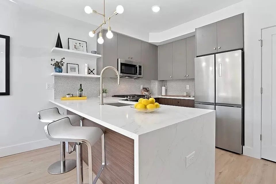 1st image of 276 Duncan Ave #4C