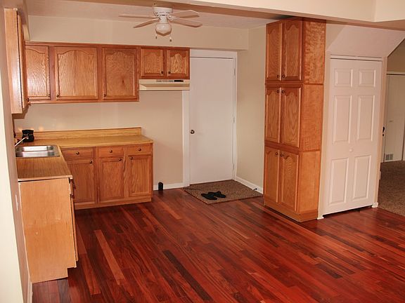 3rd image of 930 E 349th St