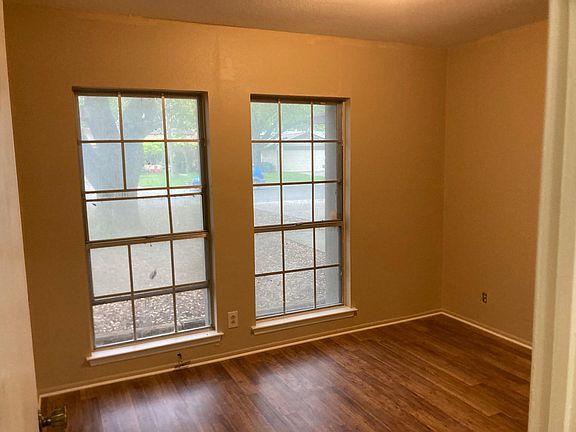 5th image of 4010 Briar Hollow St