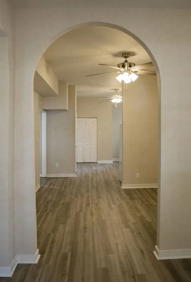 3 bed, 2.5 bath, 1672 sqft, $2,310 — Photo 4