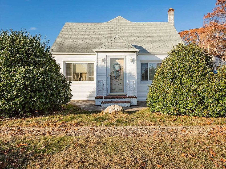 1st image of 7 Pinelawn Ave