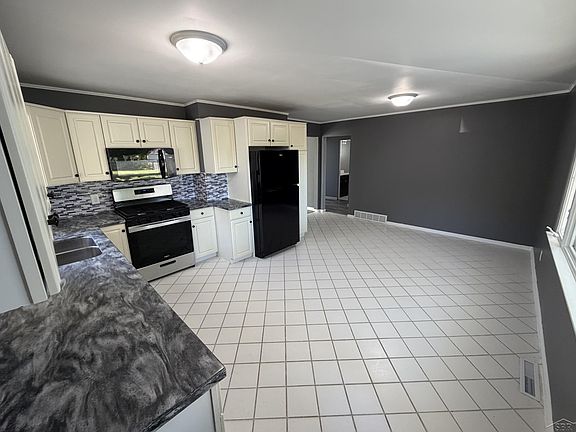 2nd image of 1004 Joseph St