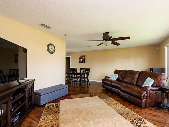 2nd image of 127 Putting Green Ln