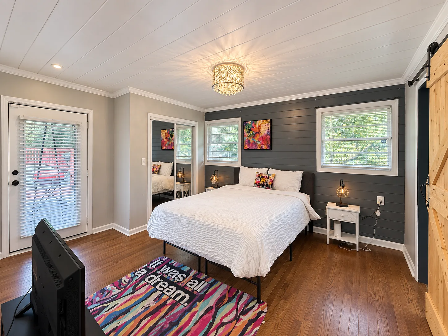 756 Patricia Dr — Photo 2