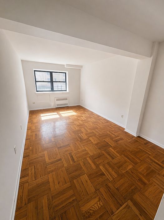 2nd image of 2875 Bainbridge Ave #2D