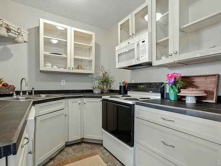 1423 Pierce St — Photo 8