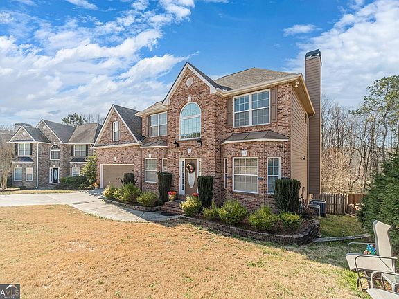 3rd image of 598 Georgia Cir