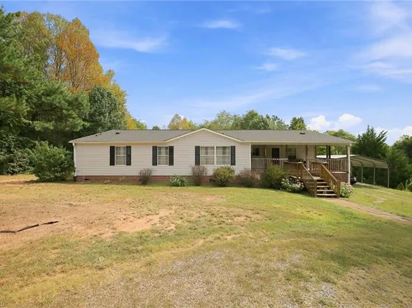 1150 Nature Ln, Walnut Cove, NC 27052