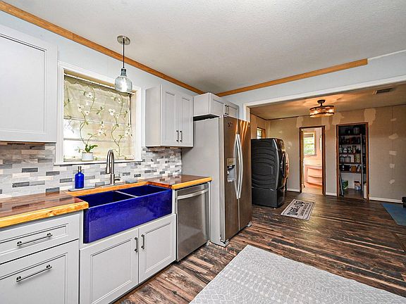 5th image of 14920 Bj Dusek Rd