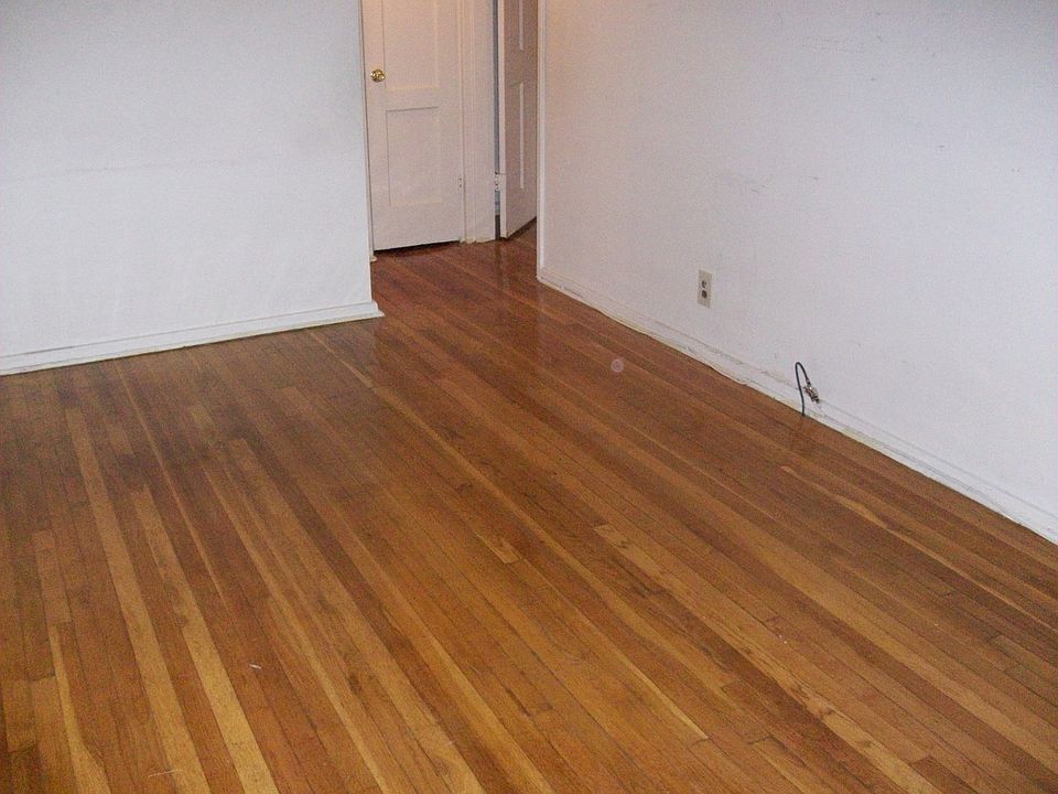 2nd image of 427 Main St APT 2