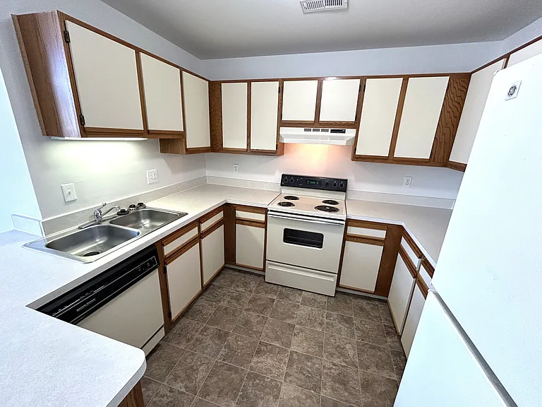 Thornridge Apartments — Photo 127