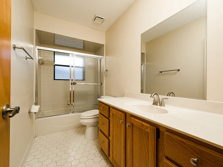 1523 Poplar Dr — Photo 24