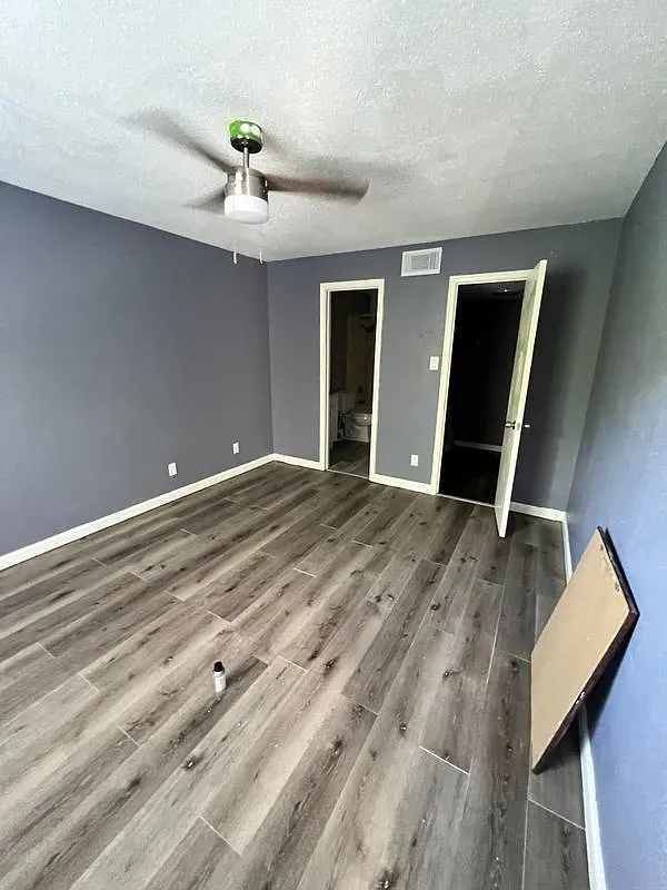 Building Photo - 9700 Leawood Blvd #1104