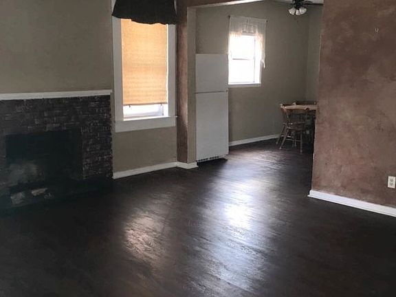 3rd image of 900 E Hubbard St Unit A