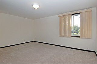 4th image of 3137 N Windsor Dr