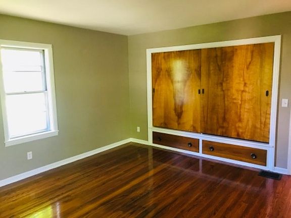 2nd image of 1726 Chester Blvd
