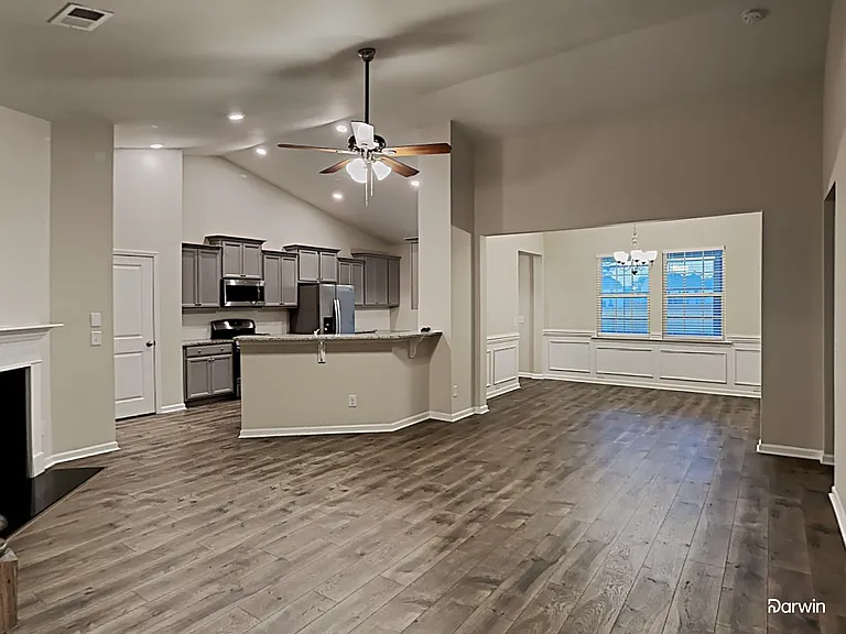 701 Redbud Ln — Photo 7