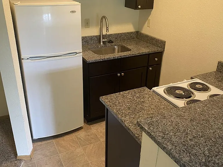 Aspen Apartments — Photo 2