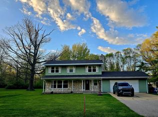 1975 E Country Creek Rd, Midland, MI 48640
