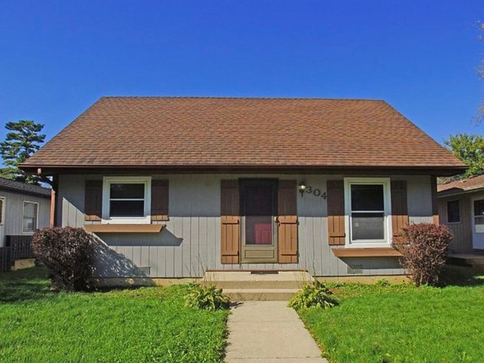 Front of house, facing Charlotte Ave.