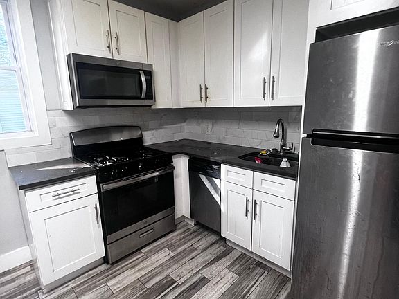 3rd image of 164 Delaware Ave APT 1R