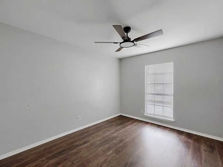 1005 Whitewater Trl — Photo 8