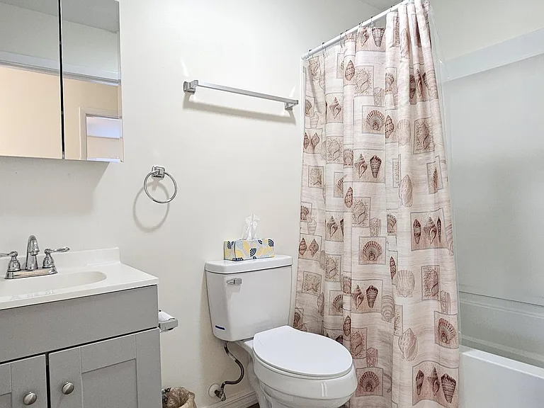 323 Seminole Ct — Photo 10