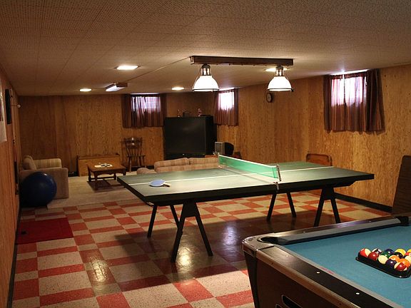 Basement game room