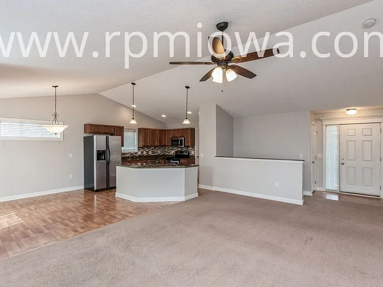 5016 NE Innsbruck Dr — Photo 3