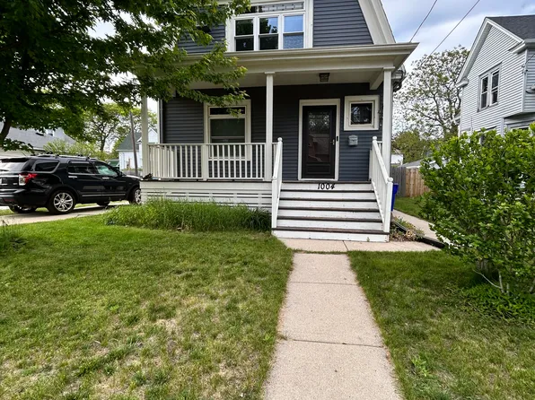 1004 70th St, Kenosha, WI 53143