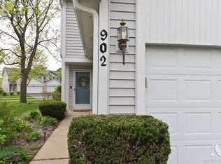 902 Ashley Ct, Westmont, IL 60559