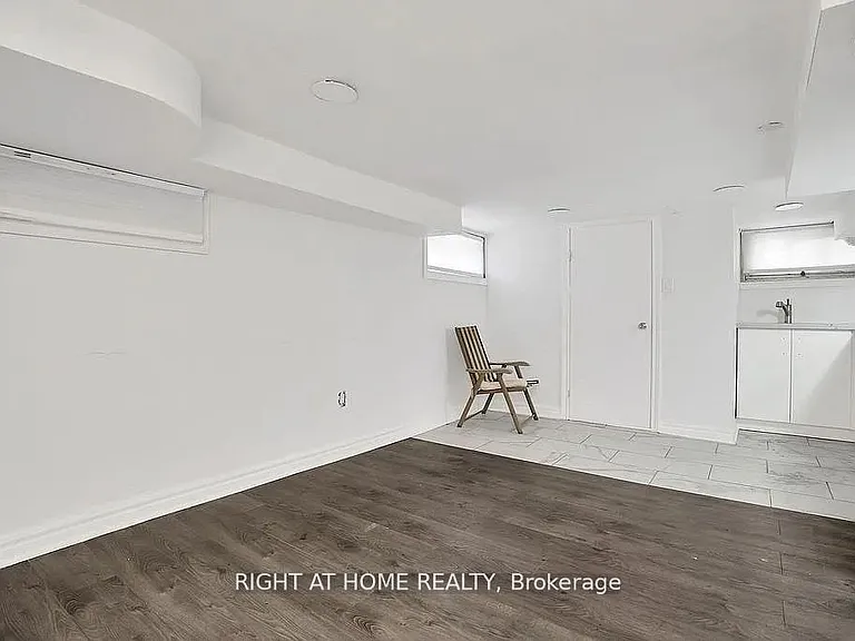 210 Mary St N #BASEMENT — Photo 4
