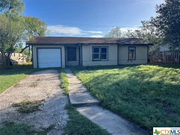 1705 Emily Dr, Beeville, TX 78102